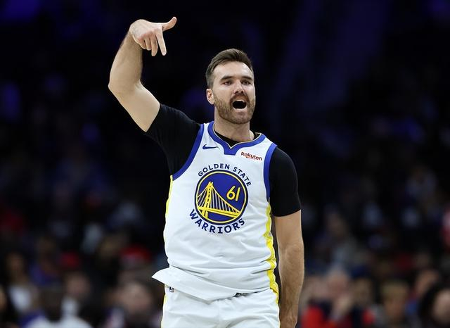 PP电子(中国)-无库勇士2连胜！最多领先33分赛季最疯一战 7人上双打嗨了