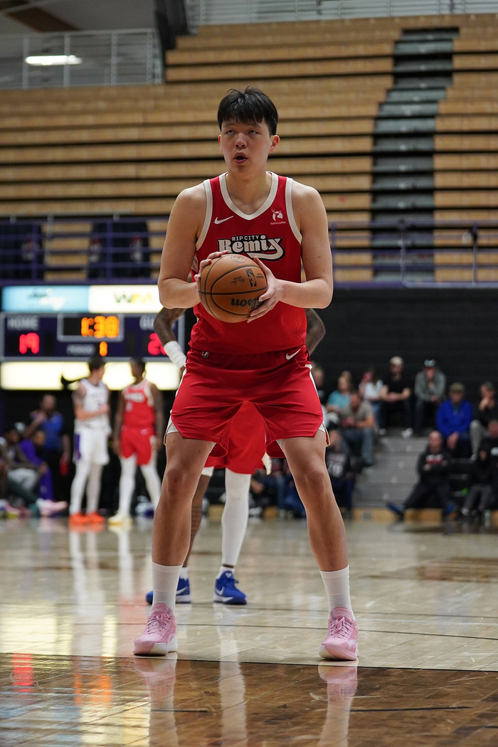 PP电子(中国)-队友极坑，仍砍31+8+3，正负值+13，他确实在稳定进步|杨瀚森|圣迭戈快船|快船|杨翰森|洛杉矶快船队_新浪体育_新浪新闻