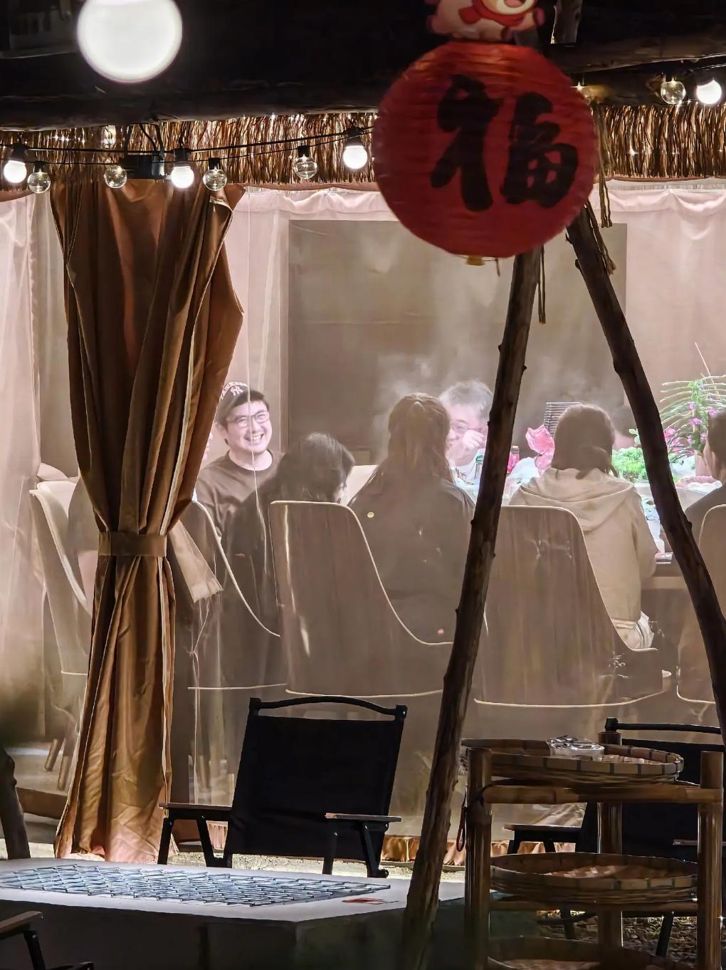 PP电子(中国)-明星过年大型 “卸妆现场”！全员恢复出厂设置，最接地气竟是他