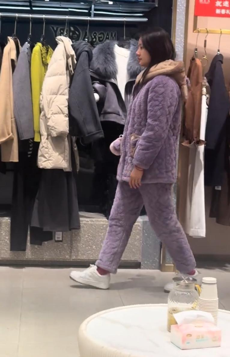 PP电子(中国)-明星过年大型 “卸妆现场”！全员恢复出厂设置，最接地气竟是他