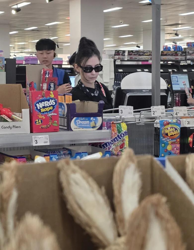 PP电子(中国)-明星过年大型 “卸妆现场”！全员恢复出厂设置，最接地气竟是他