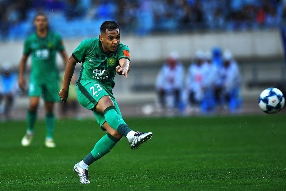 离谱？国安29岁外援遭不可明说的伤病 回国做手术感染+现已不能动