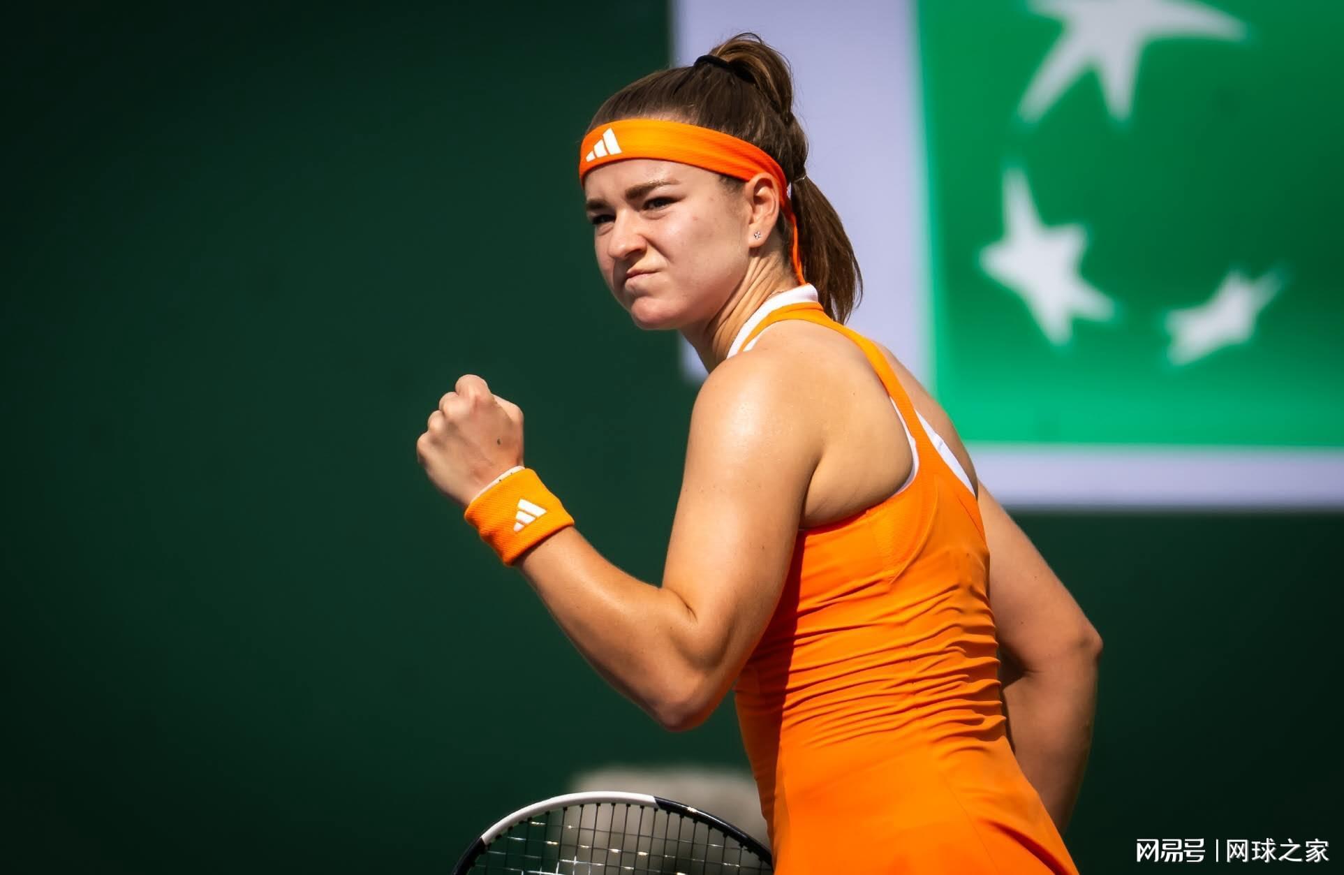 阿卡抱怨每轮都像跟费德勒对决一样难打，丝袜赞穆霍娃女版费天王