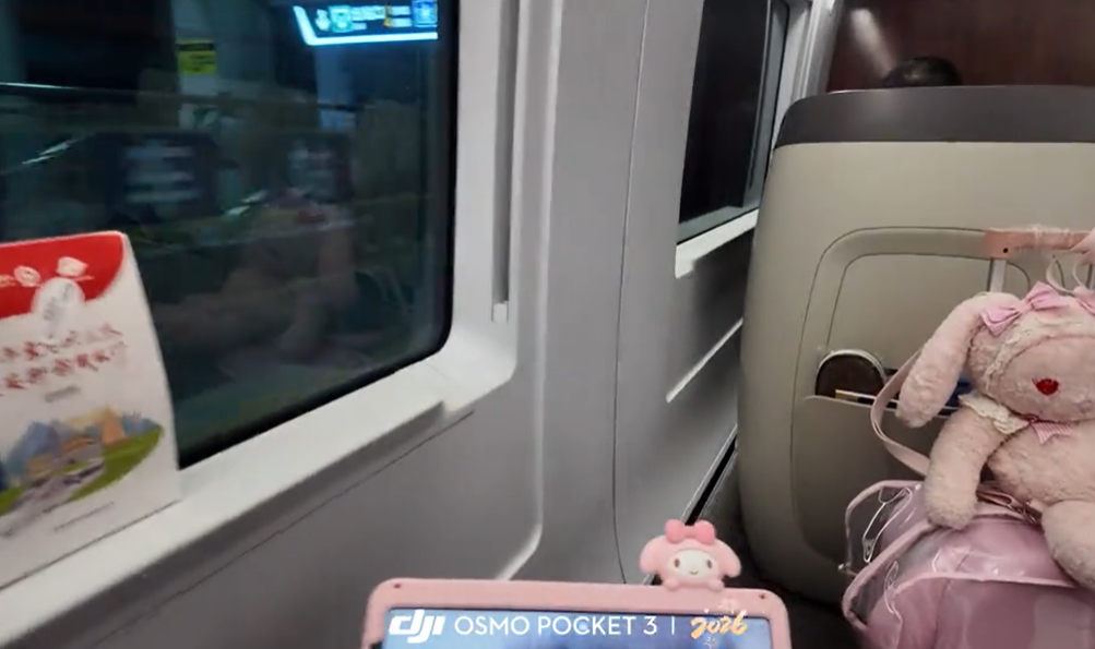 PP电子(中国)-“穷养女真可怜”，买10分钟商务坐拍了9分钟，鞋子让人无语